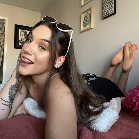 Photo nue de fuite OnlyFans de Queenzsfeet