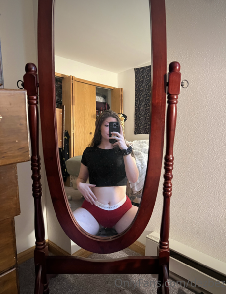 Photo nue de fuite OnlyFans de Dezbez