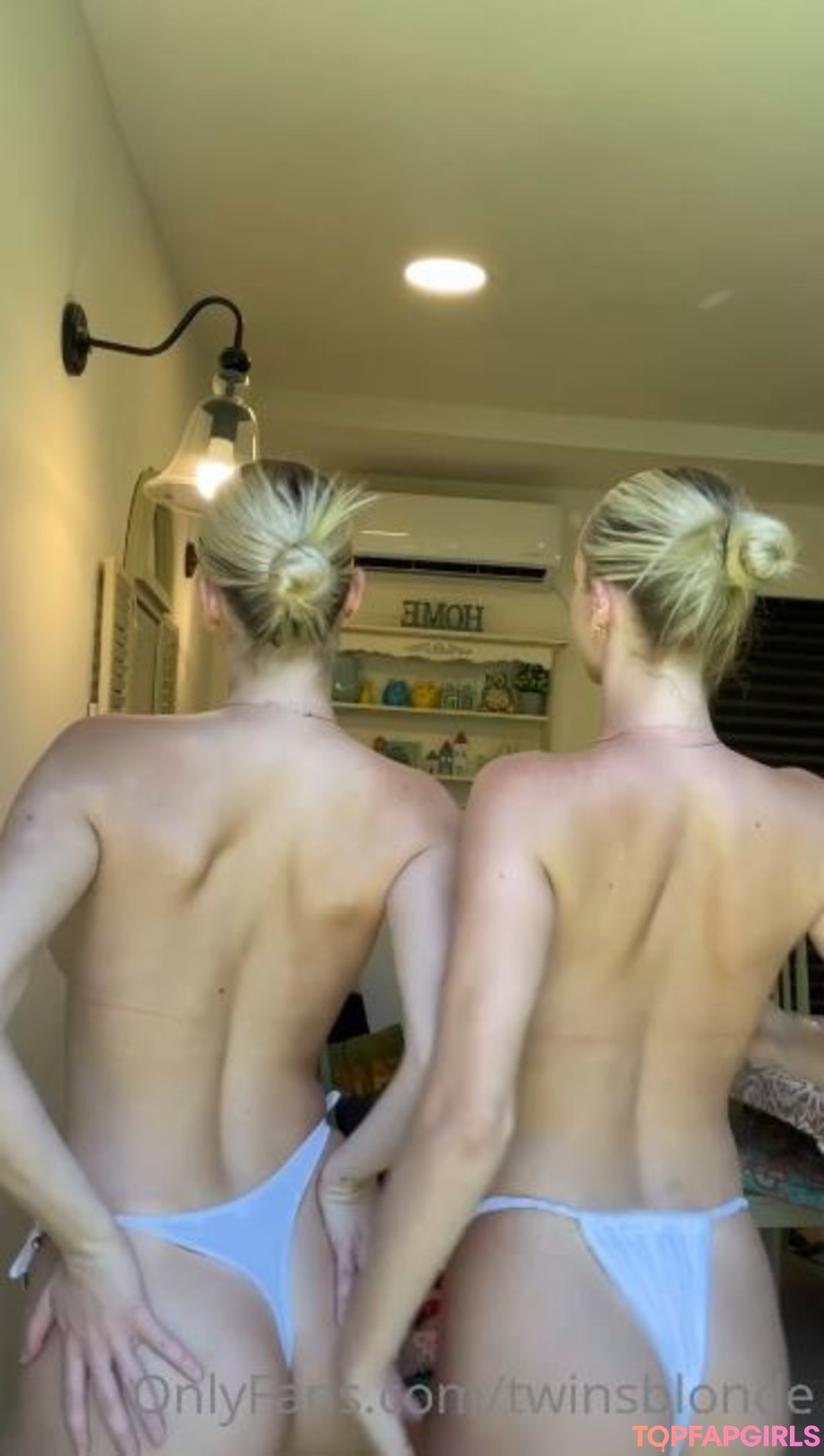 Photo nue de fuite OnlyFans de Onlytwinz #91