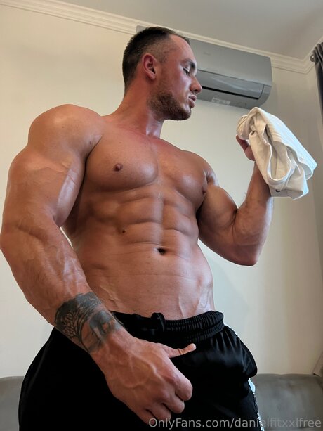 Photo nue de fuite OnlyFans de Danielfitxxlfree
