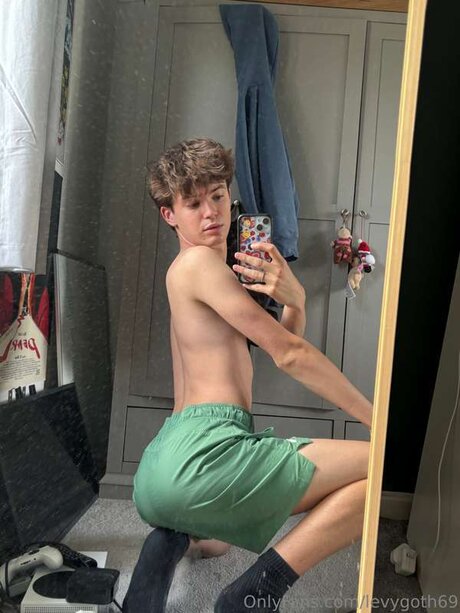 Levygoth69