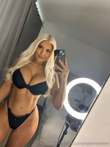 Photo nue de fuite OnlyFans de Naomisteele