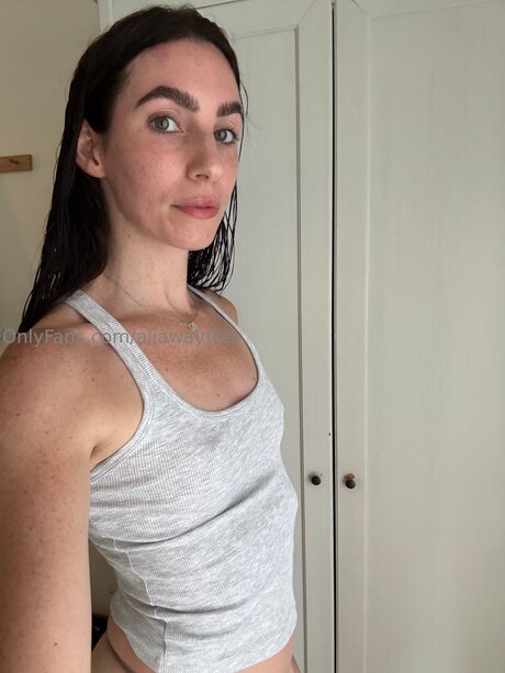 Photo nue de fuite OnlyFans de Aliawayfree