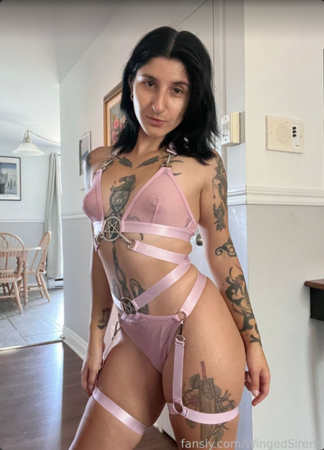 Photo nue de fuite OnlyFans de Winged Sirens