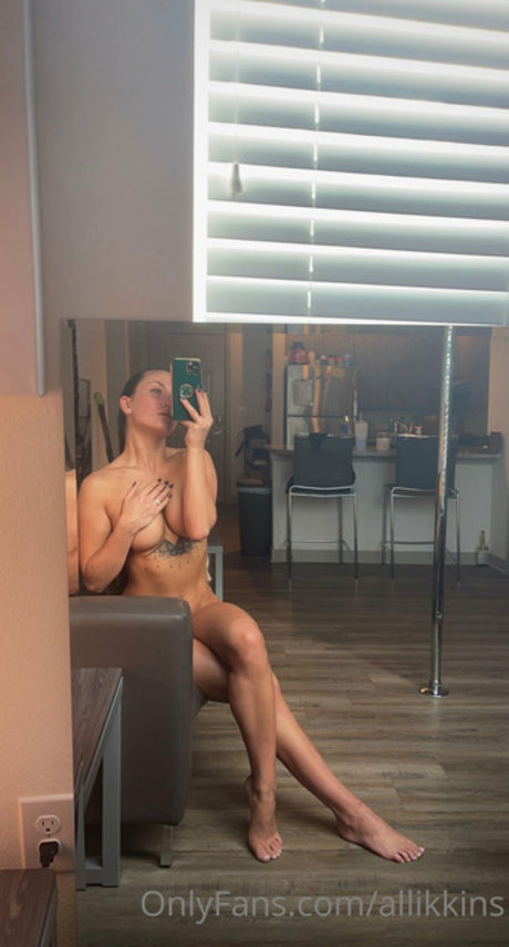 Photo nue de fuite OnlyFans de Allikkins