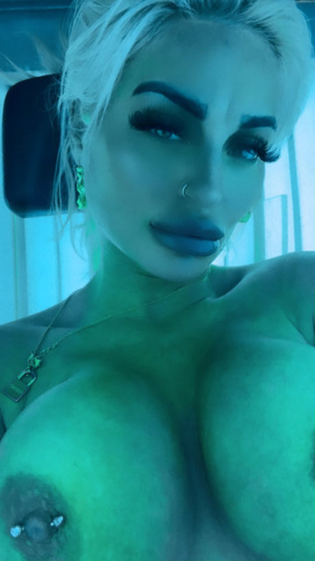 Photo nue de fuite OnlyFans de Littlemisscumslut