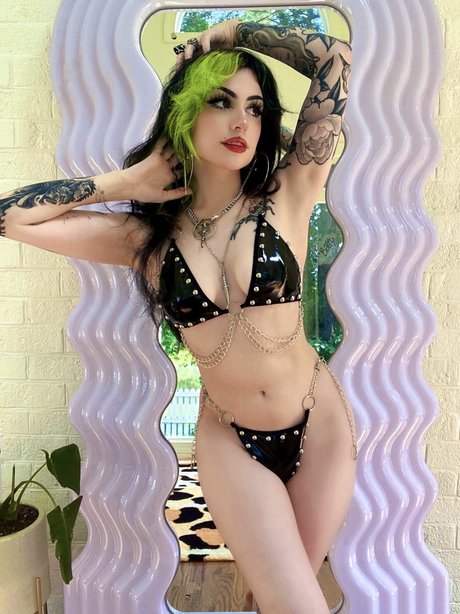 Photo nue de fuite OnlyFans de Batz