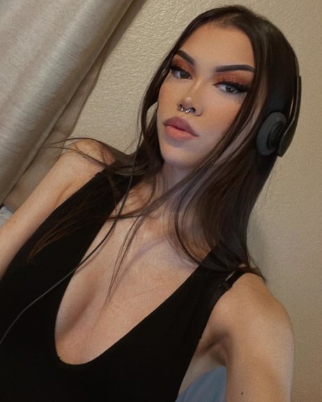 Photo nue de fuite OnlyFans de Tia Nguyen