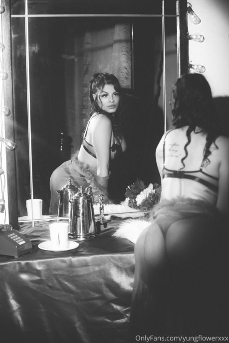Photo nue de fuite OnlyFans de Young Flower