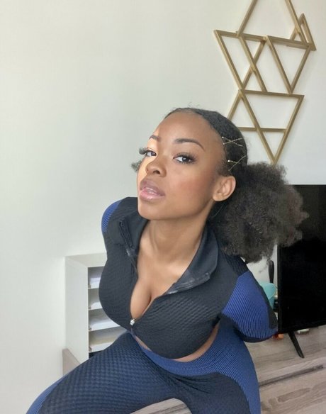 Photo nue de fuite OnlyFans de Zuribellarose