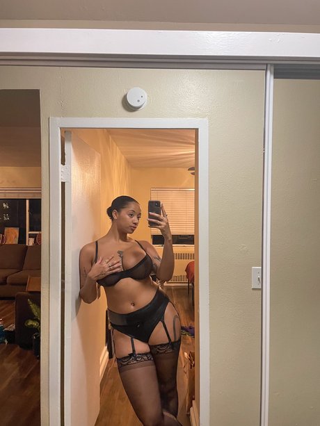 Photo nue de fuite OnlyFans de Mixxedbaby503