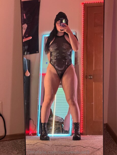 Photo nue de fuite OnlyFans de Succuwubus69