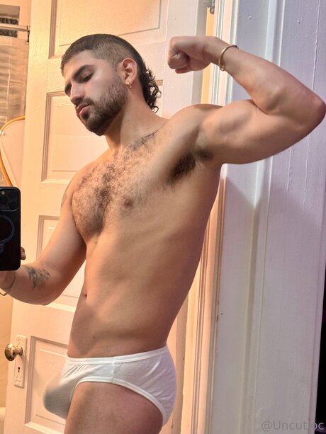 Photo nue de fuite OnlyFans de Uncutloc