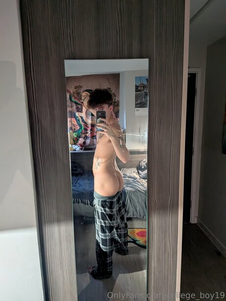 Photo nue de fuite OnlyFans de College Boy19