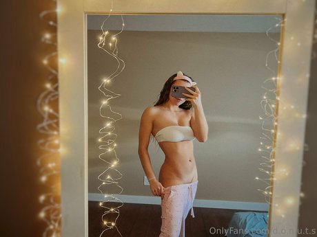 Photo nue de fuite OnlyFans de Duna D O N U T S