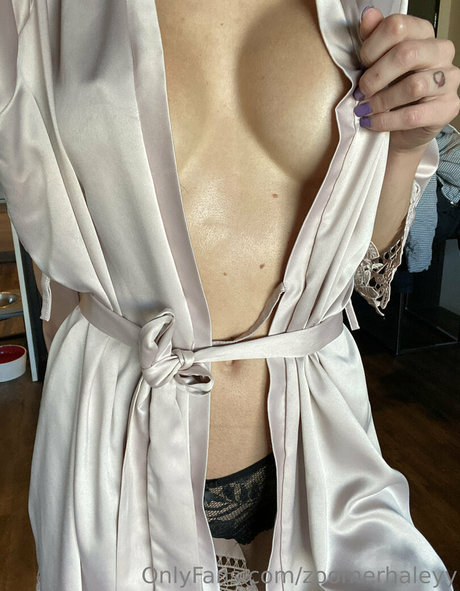 Photo nue de fuite OnlyFans de Zoomerhaleyy
