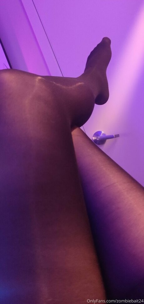 Photo nue de fuite OnlyFans de Zombiebait24