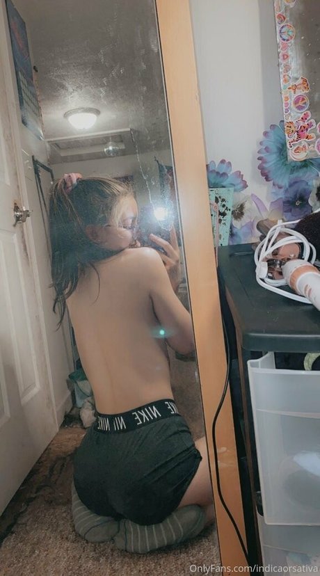 Photo nue de fuite OnlyFans de Indicaorsativa