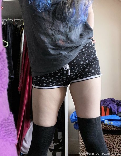 Photo nue de fuite OnlyFans de Zombieciz