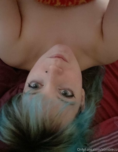 Photo nue de fuite OnlyFans de Zombieciz