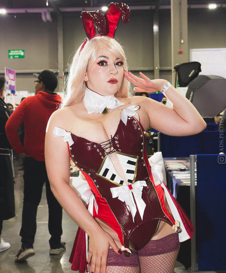 Zoe Volf Cosplay