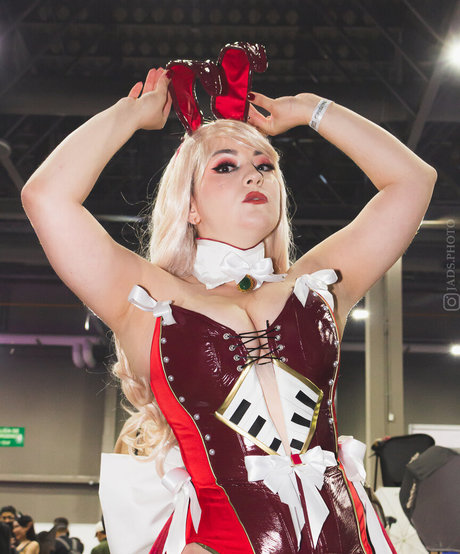 Zoe Volf Cosplay