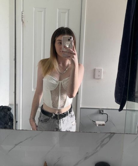 Photo nue de fuite OnlyFans de Zoecahill2003