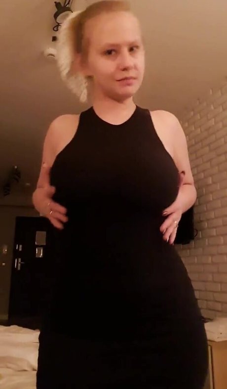 Photo nue de fuite OnlyFans de Pola Rainbow