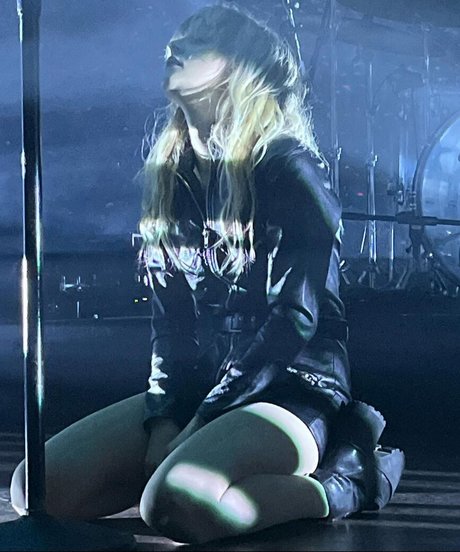 Lauren Mayberry