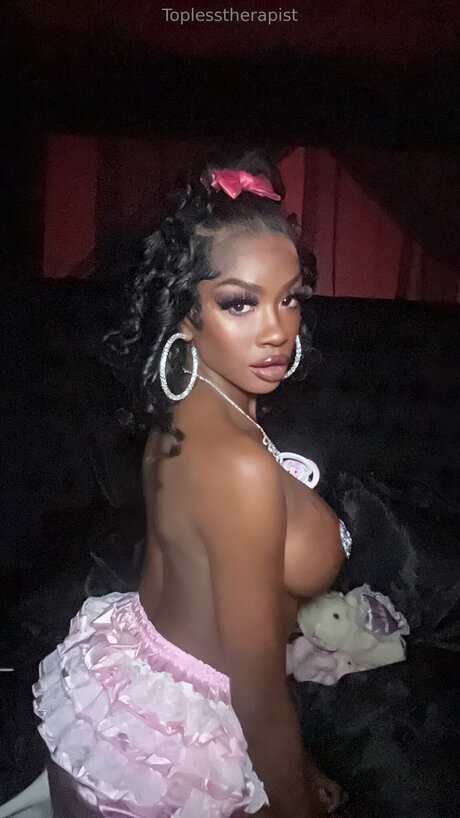 Toplesstherapist
