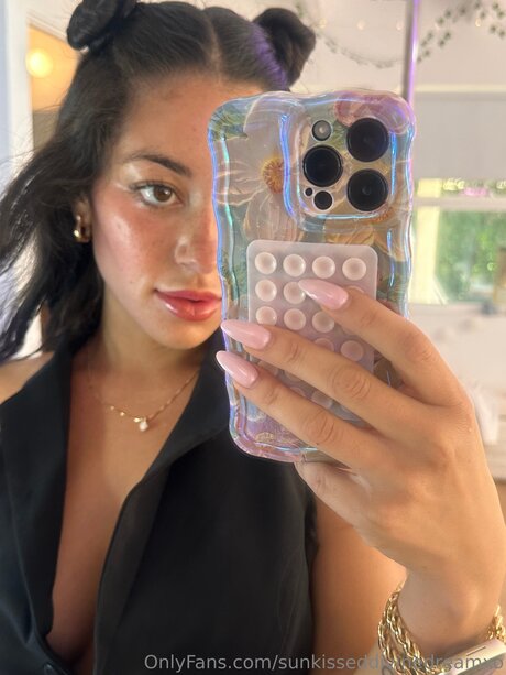 Photo nue de fuite OnlyFans de Sunkisseddivinedreamxo