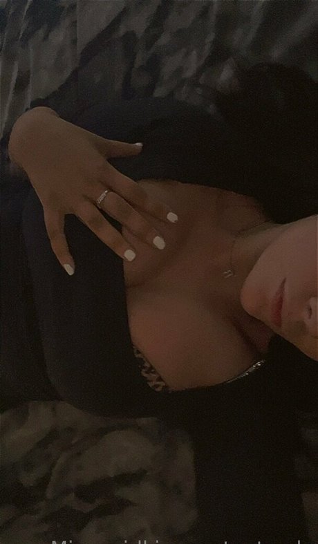 Photo nue de fuite OnlyFans de Mirrorgirlkim