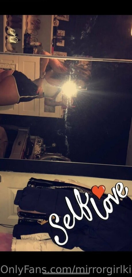 Photo nue de fuite OnlyFans de Mirrorgirlkim