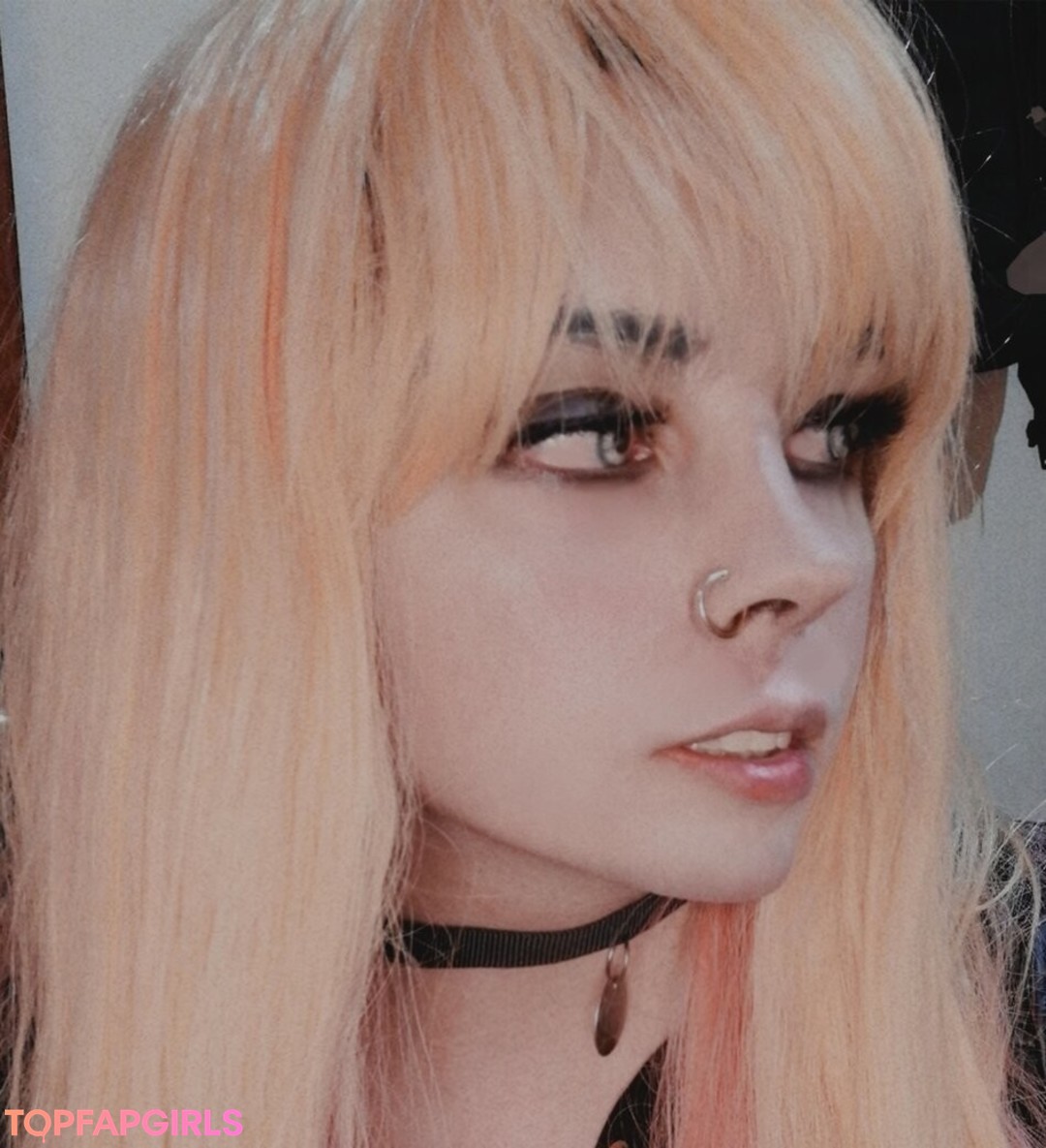 Photo nue de fuite OnlyFans de Darkwaifutrap #1907