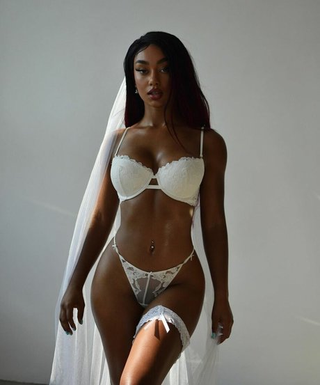 Photo nue de fuite OnlyFans de Elizabeth Anorue
