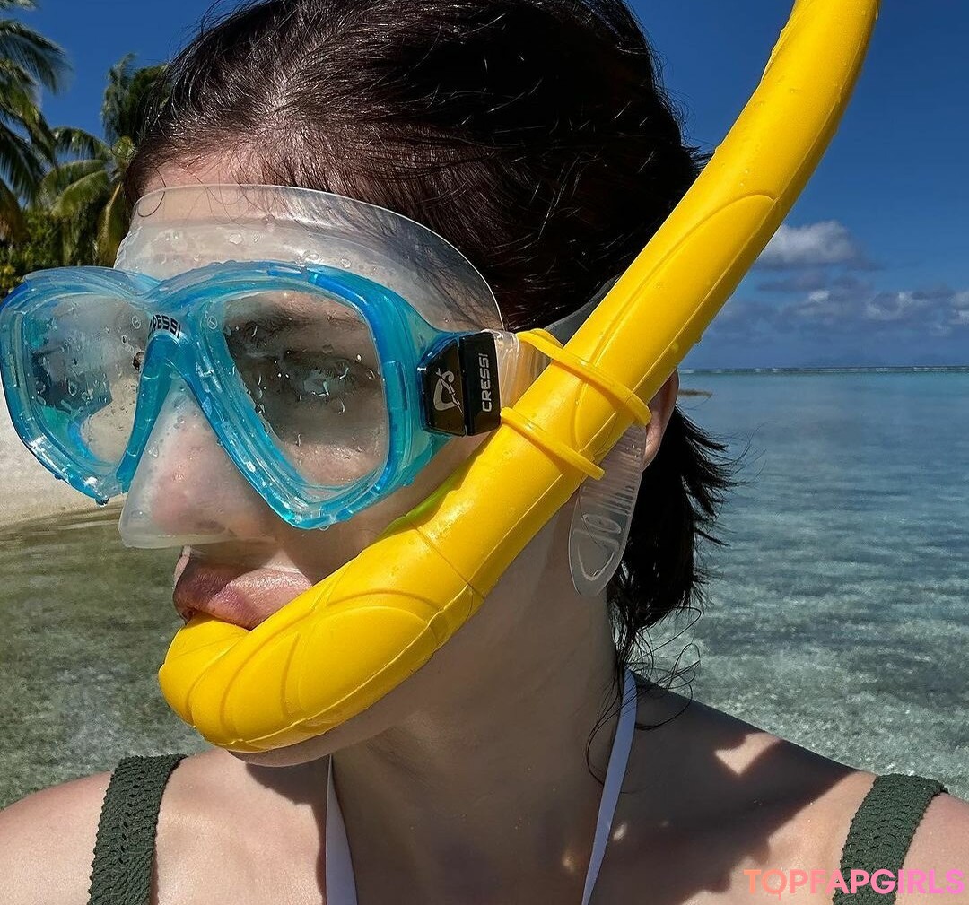 Photo nue de fuite OnlyFans de Alexandra Daddario #1589