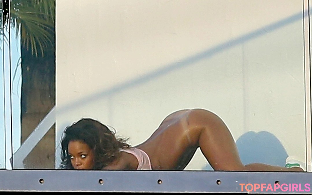 Photo nue de fuite OnlyFans de Rihanna #1208