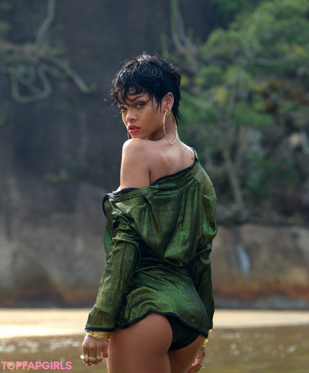 Photo nue de fuite OnlyFans de Rihanna #1316