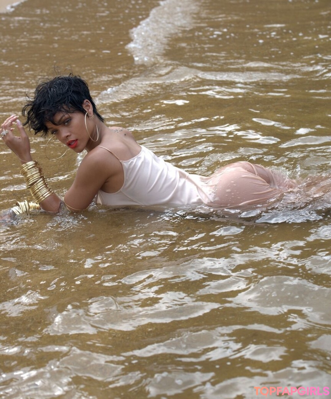 Photo nue de fuite OnlyFans de Rihanna #1322