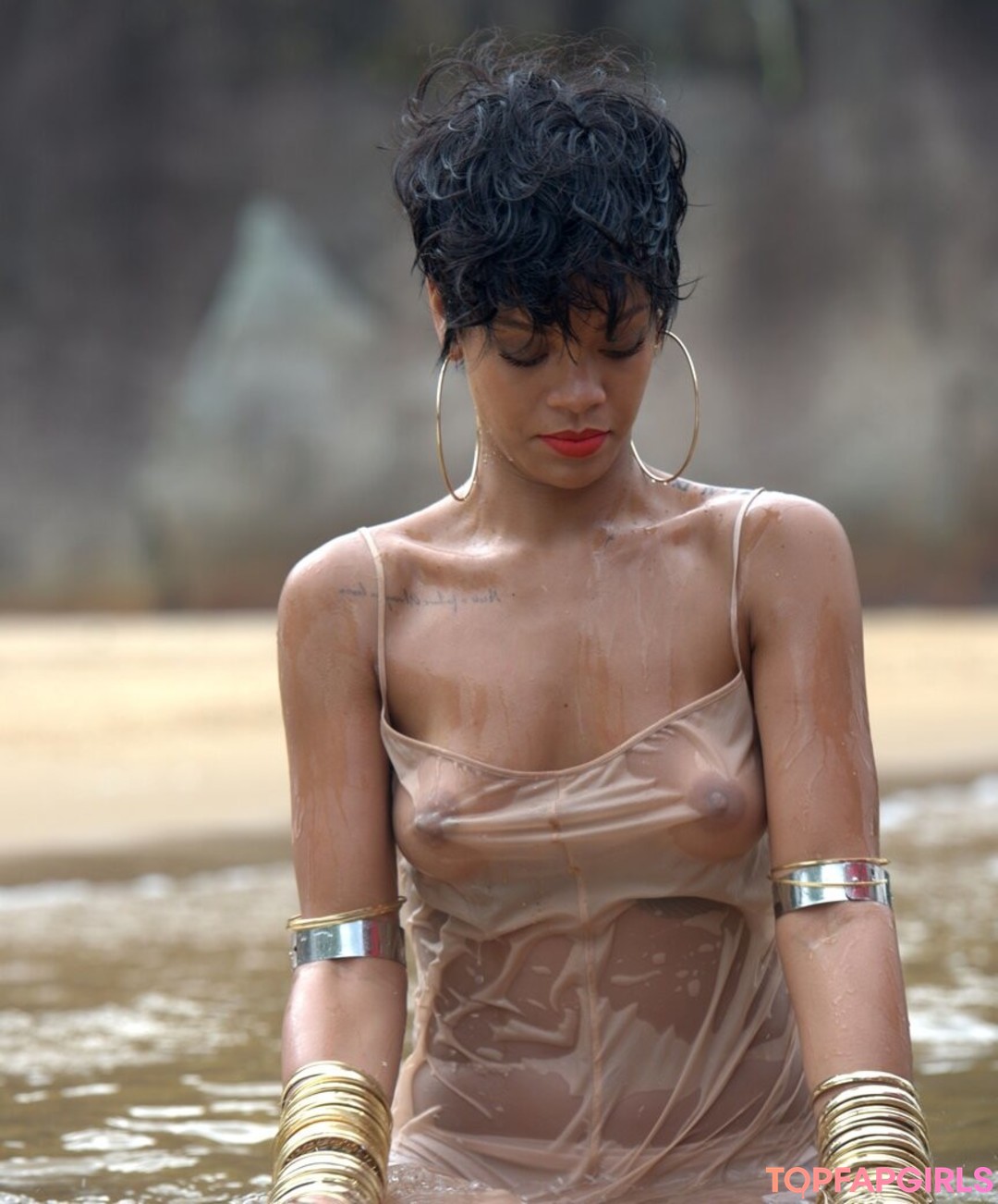 Photo nue de fuite OnlyFans de Rihanna #1366