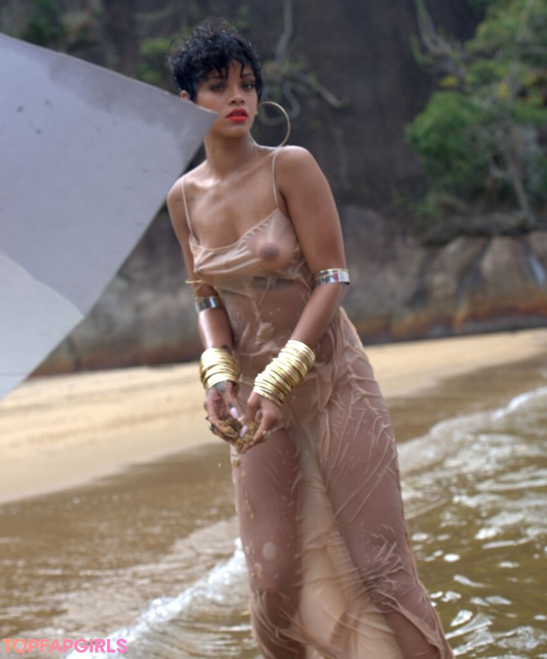 Photo nue de fuite OnlyFans de Rihanna #1383