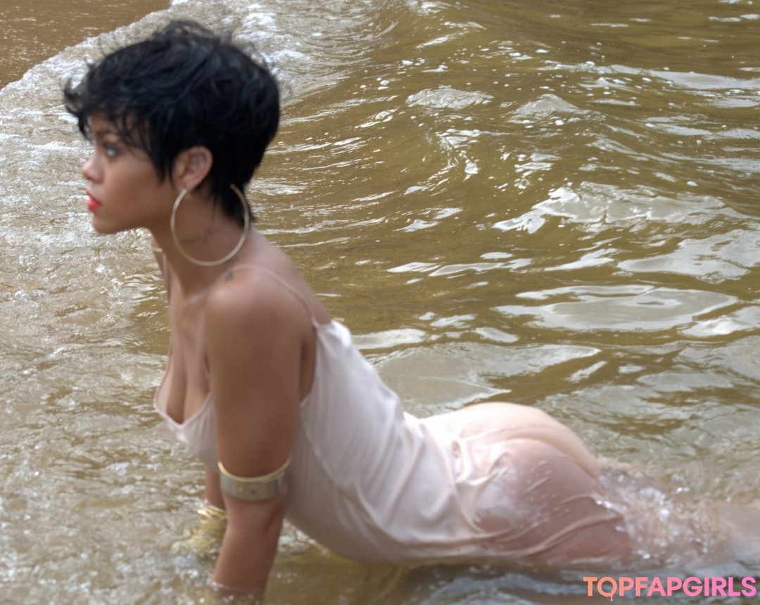 Photo nue de fuite OnlyFans de Rihanna #1526