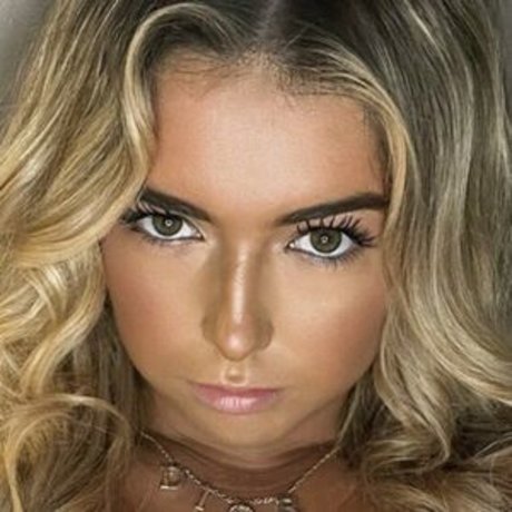 Photo nue de fuite OnlyFans de Cora2002