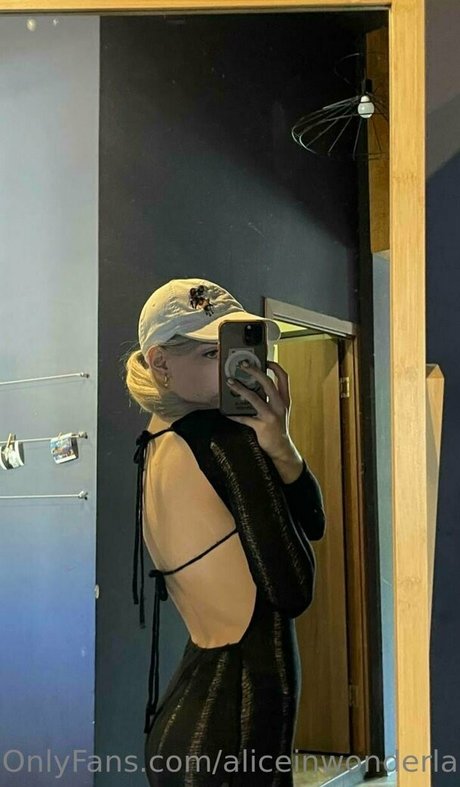 Photo nue de fuite OnlyFans de Aliceinwonderlandxo
