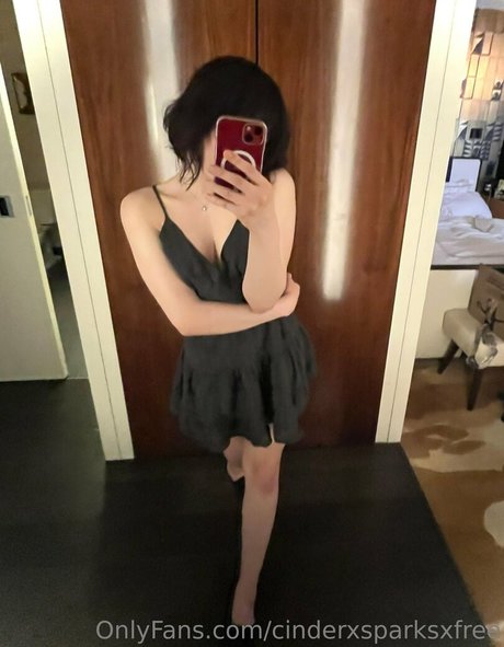 Photo nue de fuite OnlyFans de Cinderxsparksxfree