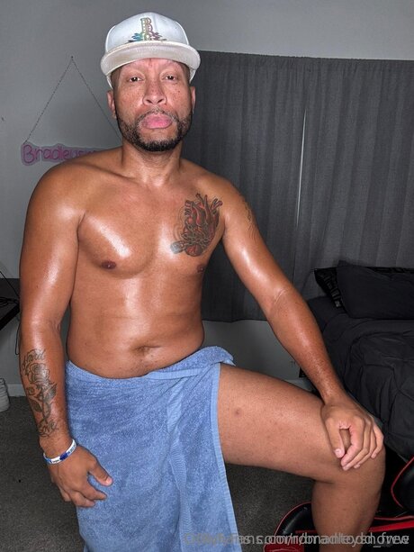 Photo nue de fuite OnlyFans de Romantodd Free