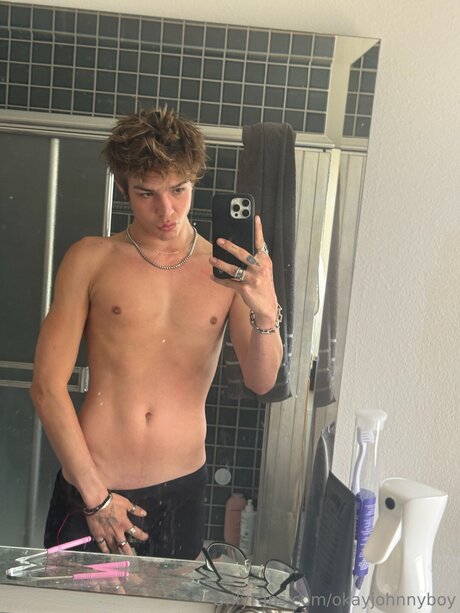 Photo nue de fuite OnlyFans de Okayjohnnyboy