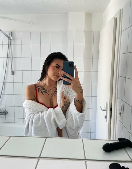 Photo nue de fuite OnlyFans de Inkedaurelia