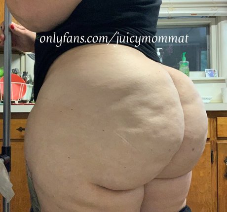 Photo nue de fuite OnlyFans de Juicymommat