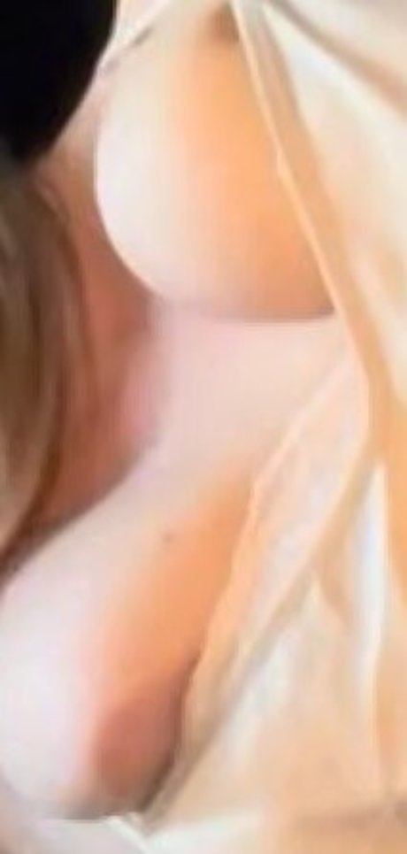 Photo nue de fuite OnlyFans de Marlingyoga